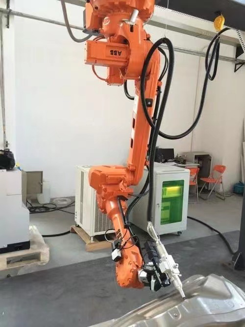 龍門（mén）倒裝機械手三維激光切割機
