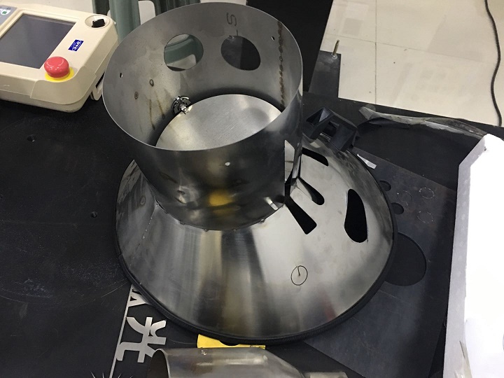 機械手激光（guāng）切割異形金屬件