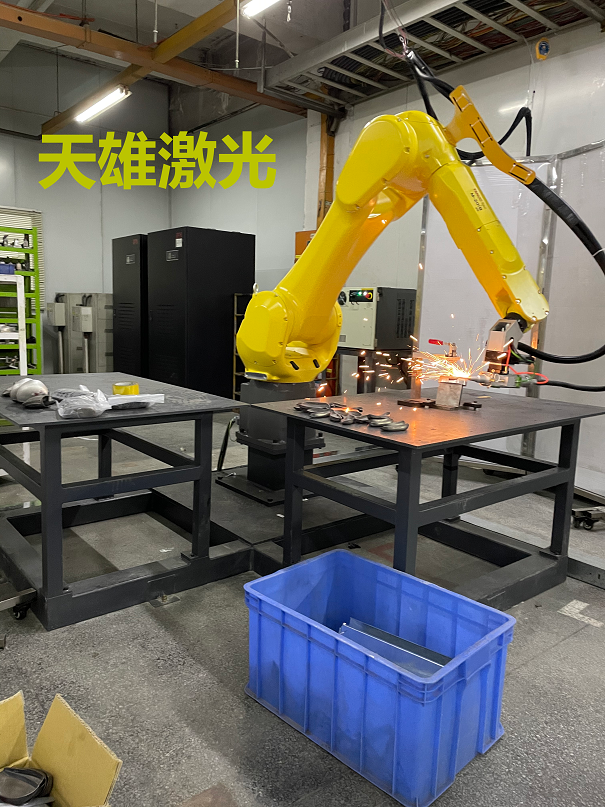 機械手激（jī）光切割機切（qiē）割